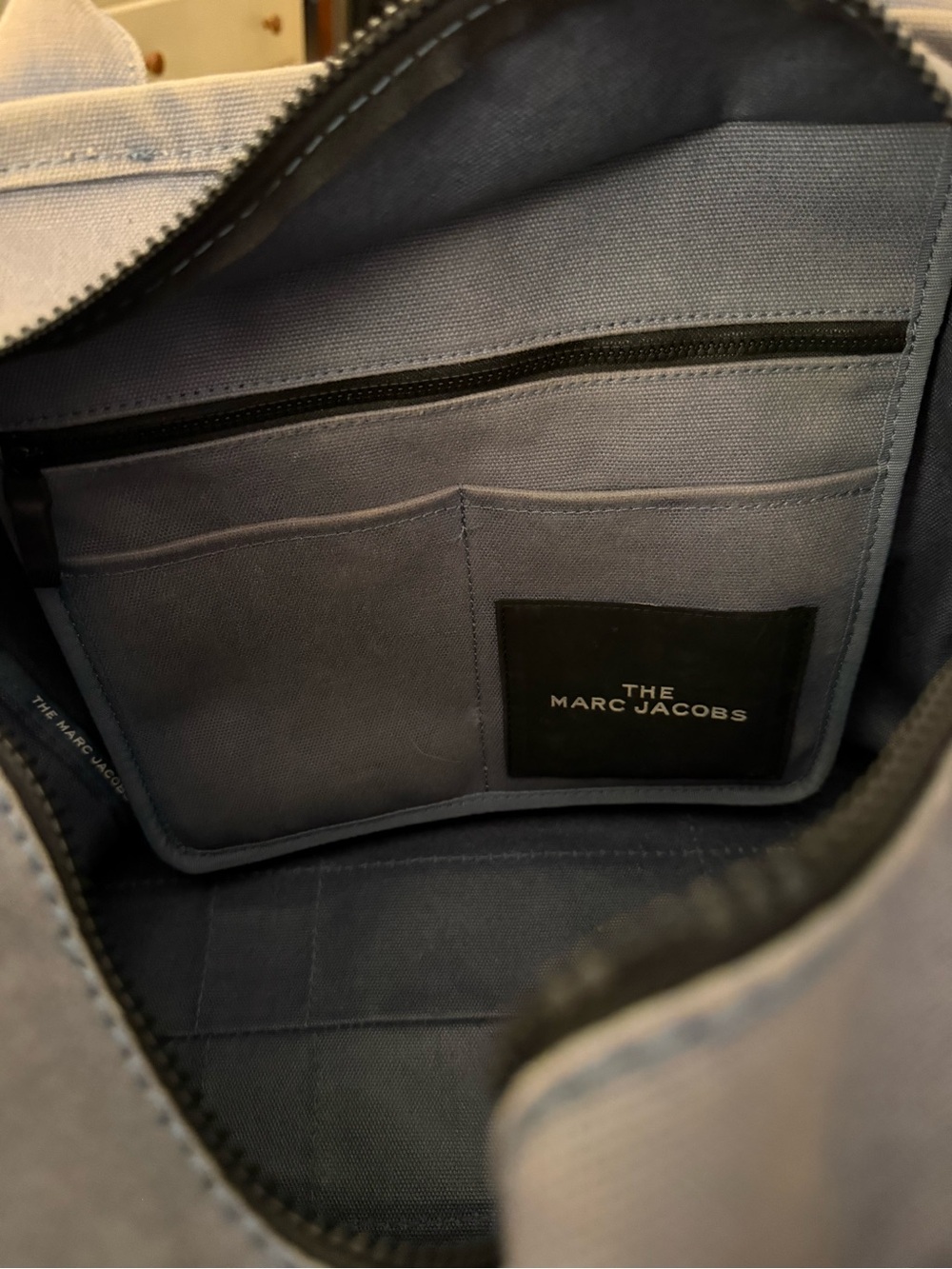 Marc Jacobs The Tote Bag Canvas Tote in faded light blue - Picture 7 of 16